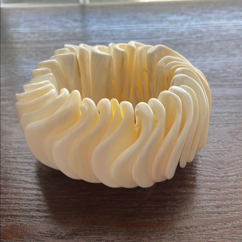 Cream Sculpted Bracelet
